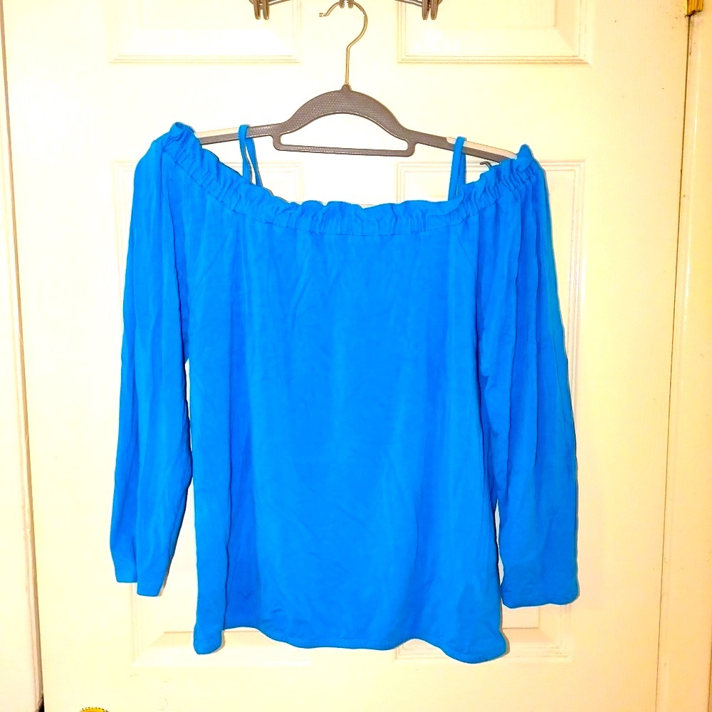 Chelsea & Theodore Off Shoulders Blouse